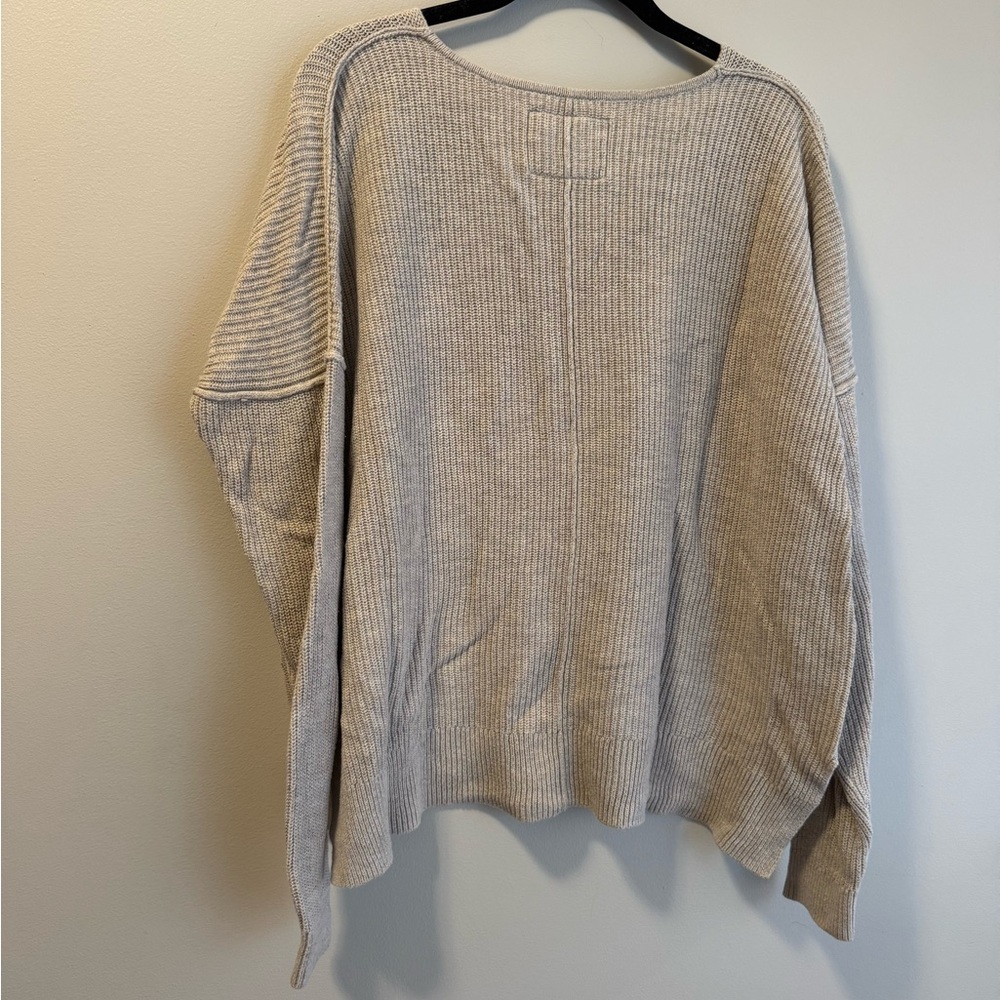 Abercrombie & Fitch Women's Oatmeal V-Neck Sweater - Picture 4 of 5